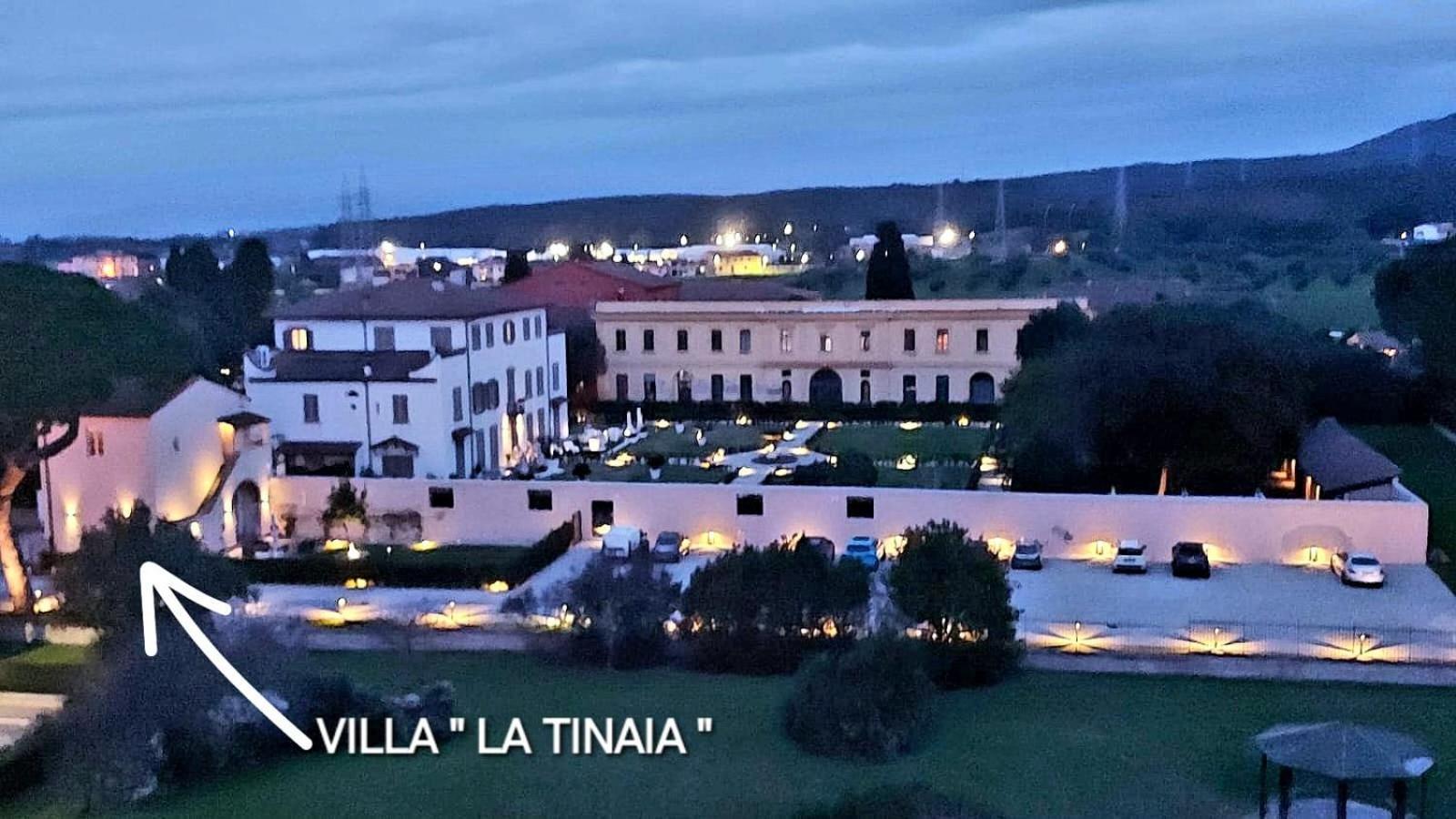La Villa Apartments Tinaia - Excellent For Sardegna & Corsica - 6-8 Beds - Private Parking Included With Camera Livorno Bagian luar foto