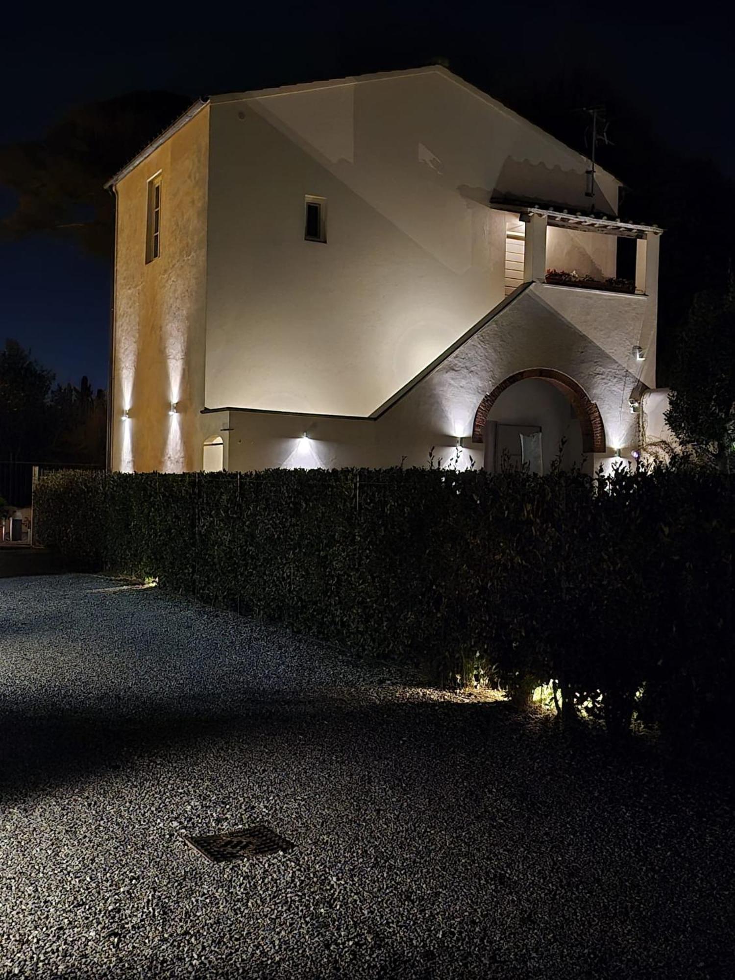 La Villa Apartments Tinaia - Excellent For Sardegna & Corsica - 6-8 Beds - Private Parking Included With Camera Livorno Bagian luar foto