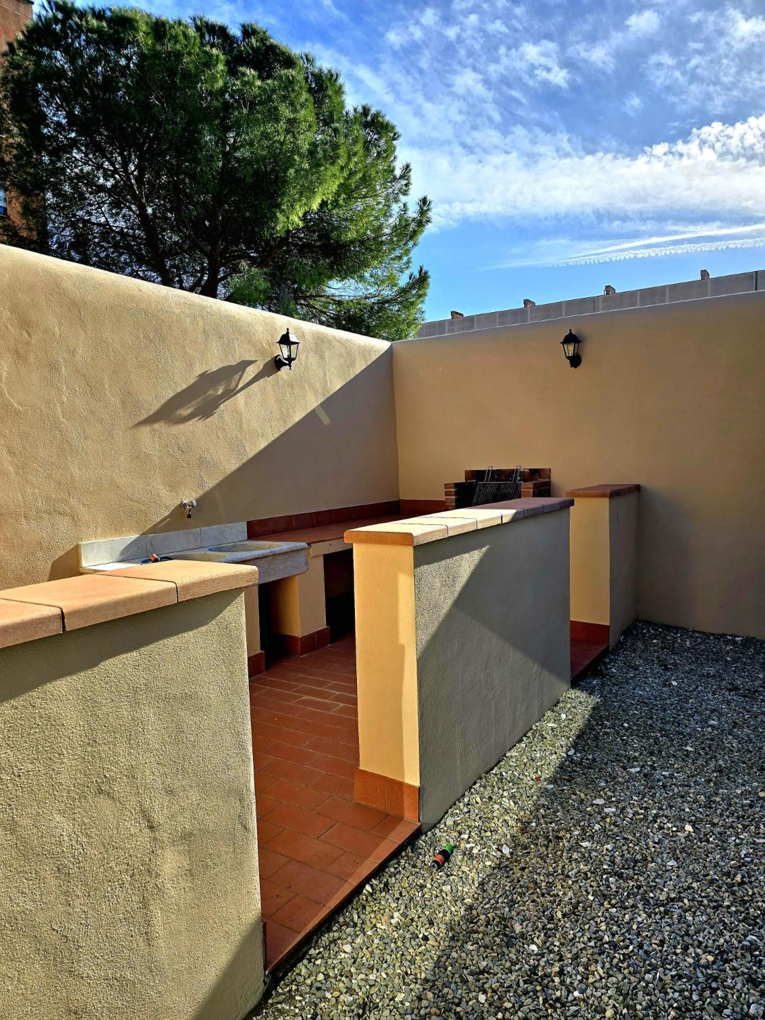 La Villa Apartments Tinaia - Excellent For Sardegna & Corsica - 6-8 Beds - Private Parking Included With Camera Livorno Bagian luar foto